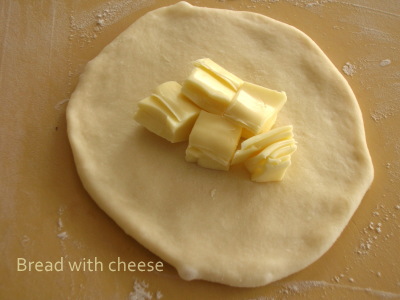 チーズの入った簡単手作りパン