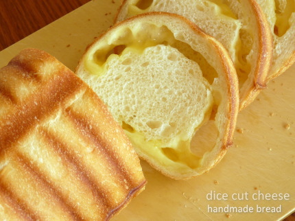 トヨ型で焼くチーズパン